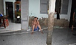 Bắt quả tang đối tượng buôn bán ma túy ở Tân Phú Đông