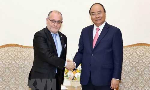   Prime Minister Nguyen Xuan Phuc (R) and Argentine Minister of Foreign Affairs and Worship Jorge Faurie (Photo: VNA)