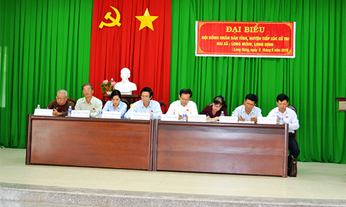 tổ đại biểu HĐND tỉnh  và huyện Châu Thành nghe ý kiến cử tri tại buổi tiếp xúc cử tri