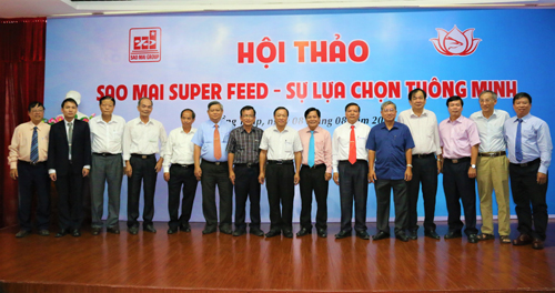 5. Ban lãnh đạo Sao Mai Group chụp ảnh lưu niệm với lãnh đạo Hiệp hội cá Tra Việt Nam, hộ nuôi  liên kết.