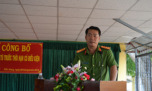 Thượng tá Võ Nhựt Hải, Giám thị Trại giam Mỹ Phước phát biểu tại buổi lễ công bố