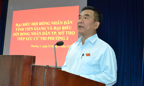 Đại tá Nguyễn Việt Hùng, Phó Giám đốc Công an Tiền Giang phát biểu tại buổi tiếp xúc cử ttri