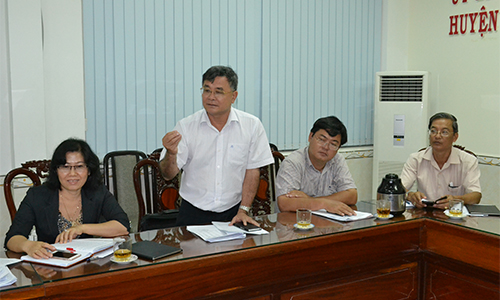 Phó Chủ tịch HĐND tỉnh Phạm Văn Bảy phát biểu tại buổi làm việc với UBND huyện Tân Phước