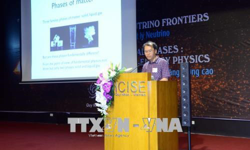 Professor Dam Thanh Son delivers a speech at an international physics conference held in Vietnam's central province of Binh Dinh on July 16 this year (Photo: VNA)