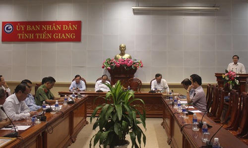 Chairman of the PPC Le Van Huong speaks at the meeting. Photo: thtg.vn