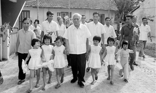 President Ton Duc Thang (front, centre) was the first president of the reunified Socialist Republic of Vietnam who served in office from 1976 - 1980 (Photo: VNA)