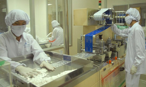 Sản xuất thuốc dạng viên nang tại một công ty dược phẩm. (Ảnh: Thanh Vũ/TTXVN)