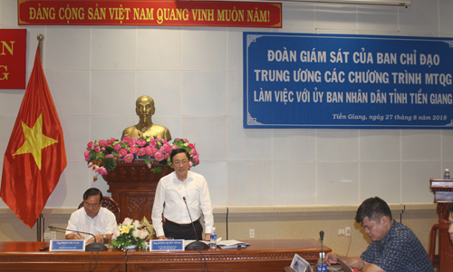 Tổng Giám đốc Ngân hàng Chính sách xã hội Dương Quyết Thắng phát biểu tại buổi làm việc.