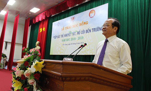 Phó Chủ tịch UBND tỉnh Trần Thanh Đức phát biểu tại chương trình. 