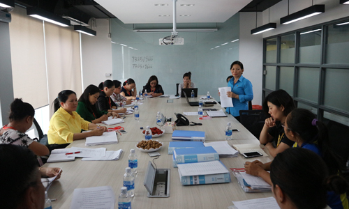 Phó Chủ tịch LĐLĐ tỉnh Lê Thanh Tiền đóng góp ý kiến với Công ty TNHH Công nghiệp Yegin Vina.
