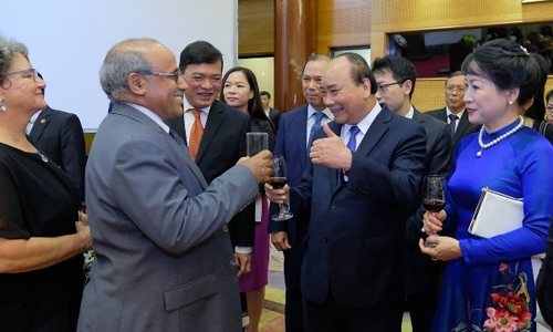 Prime Minister Nguyen Xuan Phuc and his spouse host a banquet for ambassadors, charge d’affaires and heads of international organisations in Hanoi on August 30 hosts banquet on National Day (Photo: VGP)