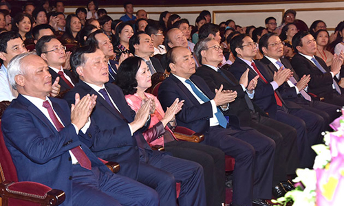 Prime Minister Nguyen Xuan Phuc and a number of leaders of central agencies and ministries attend the programme.