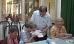 The Vietnam Elderly Association presents gifts to the poor, lonely elderly