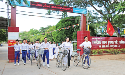 Trường THPT Phan Việt Thống đã có 15 năm trưởng thành và phát triển, với chất lượng giảng dạy không ngừng được nâng cao. 