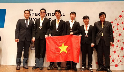 4 thí sinh Việt Nam dự thi Olympic Tin học quốc tế lần thứ 30 năm 2018 đều đạt huy chương. Ảnh: TTXVN