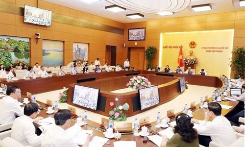 At a session of the NA Standing Committee (Photo: VNA)