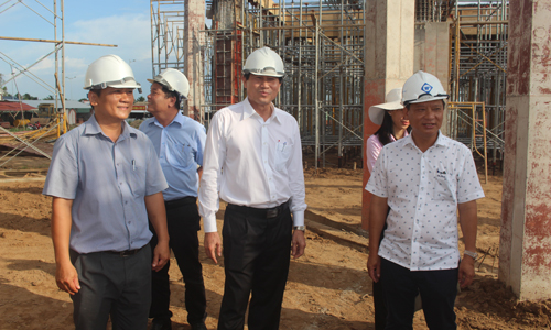 Chủ tịch UBND tỉnh Lê Văn Hưởng kiểm tra tiến độ thực hiện  Dự án Nhà Thiếu nhi tỉnh.