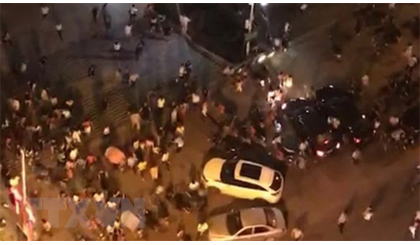 Hiện trường vụ xe ôtô lao vào đám đông trên quảng trường thị trấn Mishui thuộc thành phố Hành Dương, tỉnh Hồ Nam, Trung Quốc tối 12-9. Nguồn: South China Morning Post/TTXVN