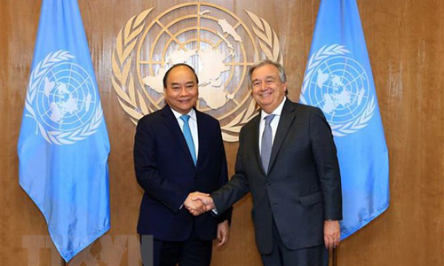  Prime Minister Nguyen Xuan Phuc (L)meets UN Secretary-General Antonio Guterres (Source: VNA)