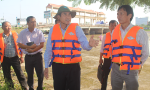 Chairman of the PPC Le Van Huong inspects high tide response