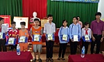 Mobifone tặng tập cho học sinh khó khăn tại xã Kim Sơn