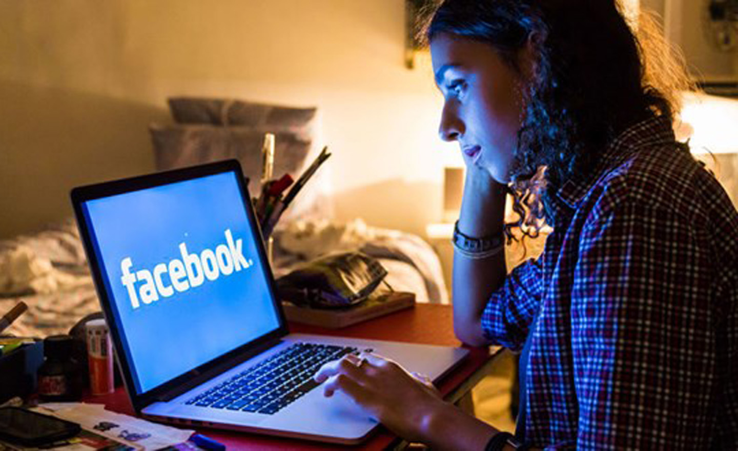 Làm thế nào để biết tài khoản Facebook có bị tin tặc hack hay không?