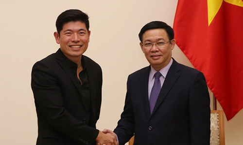  Deputy Prime Minister Vuong Dinh Hue (R) and Grab CEO Anthony Tan (Source: vov)