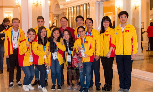 The Vietnamese team on the closing day of the 43rd Chess Olympiad.