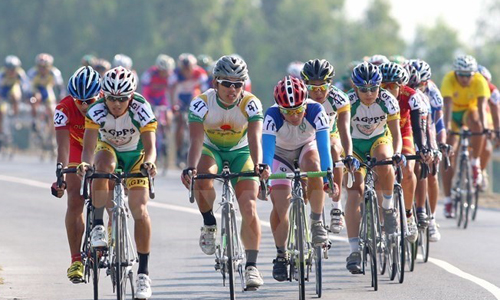  Cyclists will pedal through Vietnam, Laos and Cambodia in the upcoming Nam Ky Khoi Nghia cycling tournament. (Photo: VNA)