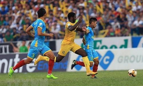 FLC Thanh Hóa (áo vàng) giành vị trí á quân V-League 2018. (Ảnh: Trọng Đạt/TTXVN)