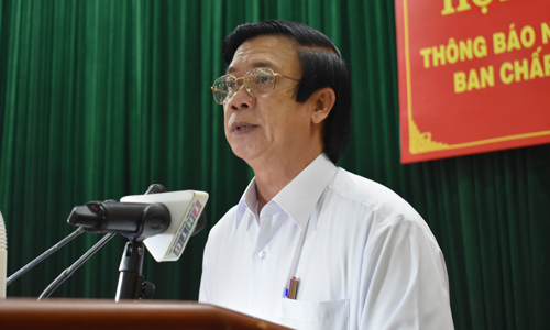 Đồng chí Nguyễn Văn Danh, Bí thư Tỉnh ủy báo cáo tại hội nghị
