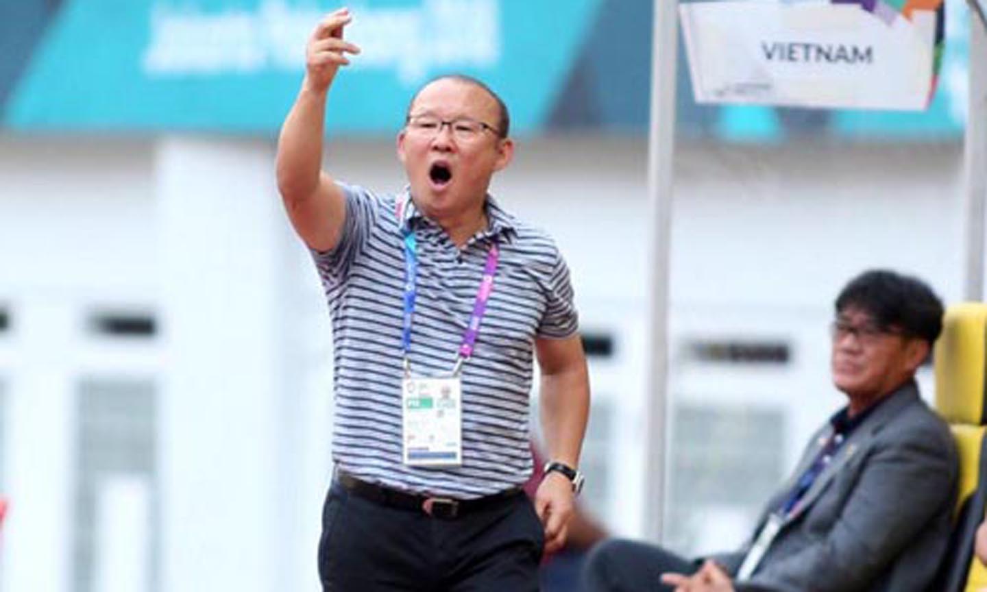  Huấn luyện viên Park Hang-seo chỉ đạo các học trò thi đấu ở Asiad 2018 vừa qua. Ảnh: Đức Đồng