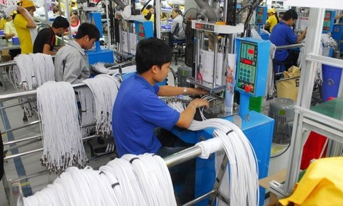 The manufacturing sector receives US$13.2 billion or 47.5% of the total FDI pledges. (Photo: VNA)