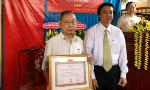 Comrade Huynh Van Niem awarded a 70-year Party badge