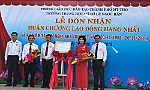 Trường THCS Lê Ngọc Hân đón nhận Huân chương Lao động hạng Nhất