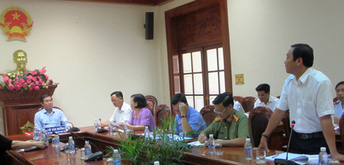 Chủ tịch UBND huyện Cái Bè Nguyễn Quốc Thanh, báo cáo quá trình tranh chấp và giải quyết trên 30 năm chưa kết thúc.