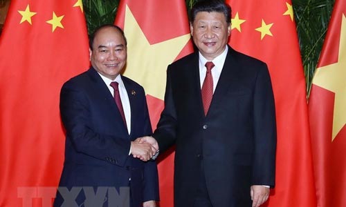 Prime Minister Nguyen Xuan Phuc (left) and Chinese Party General Secretary and President Xi Jinping (Photo: VNA)