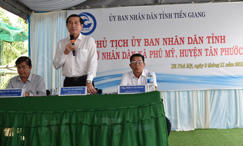Chủ tịch UBND tỉnh Lê Văn Hưởng phát biểu tại buổi gặp gỡ nhân dân xã Phú Mỹ
