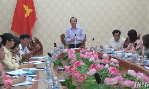 Deputy Chairman of the Tien Giang provincial People's Committee Tran Thanh Duc speaks at the working session. Photo: thtg.vn