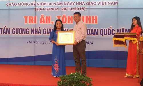 Cô Nguyễn Thị Quỳnh Mai được vinh danh.