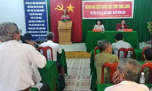 Vice President Dang Thi Ngoc Thinh meets with voters in Hieu Nghia commune, Vung Liem district, Vinh Long province. (Photo: NDO)