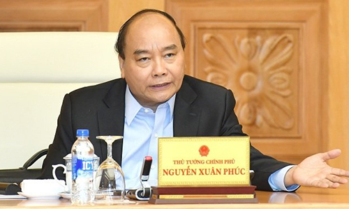 PM Nguyen Xuan Phuc speaks at the meeting. (Photo: VGP)