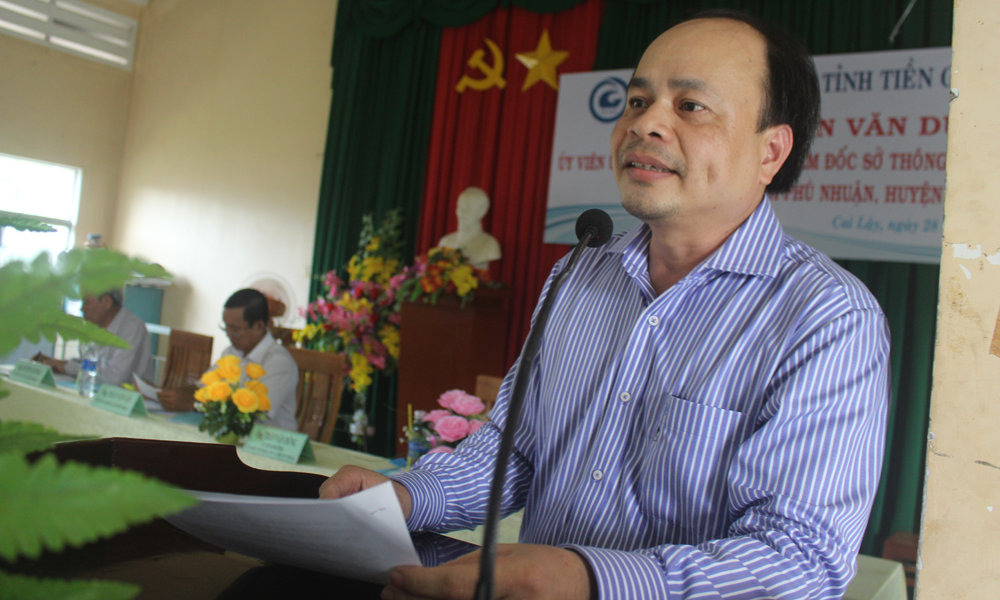 Giám đốc Sở Thông tin và Truyền thông Trần Văn Dũng phát biểu tại buổi gặp gỡ nhân dân xã Phú Nhuận.