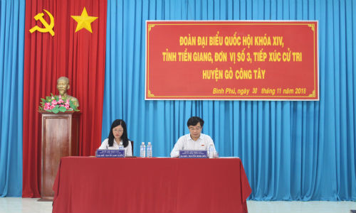 ĐBQH tiếp xúc cử tri tại xã Bình Phú, huyện Gò Công Tây. 