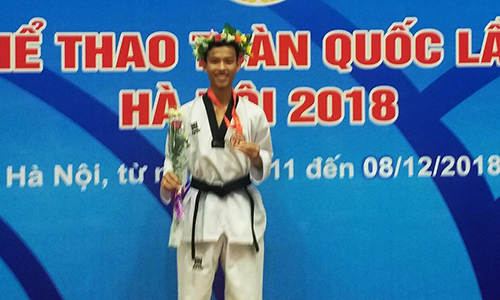 Ngo Duy Tien of Tien Giang wins gold medal in men's 54kg class. 
