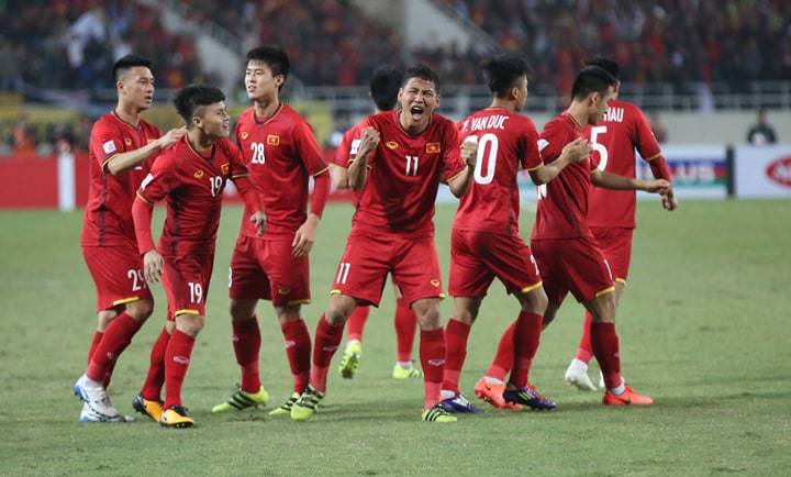 Anh Đức (số 11) ăn mừng sau khi ghi bàn mở tỷ số 1-0 cho Đội tuyển Việt Nam. Ảnh: Vietnamnet.vn