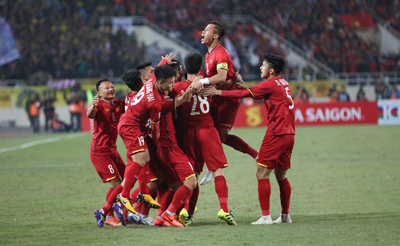 Chức vô địch là thành quả của sự cố gắng không biết mệt mỏi của các cầu thủ Việt Nam trong suốt giải đấu. Ảnh: Vietnamnet.vn