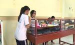 Teachers and students of Nguyen Dinh Chieu High School set up a 0 VND store