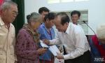 Tien Giang province Red Cross Association presents Tet gifts