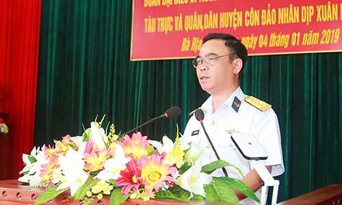 Colonel Nguyen Quoc Van, Deputy Commissar of Region 2 speaks at the meeting.